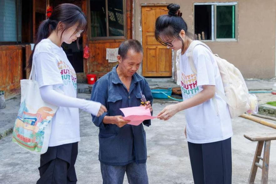 湖南工大学子赴苗乡侗寨开展推普实践，为乡村振兴提供语言力量