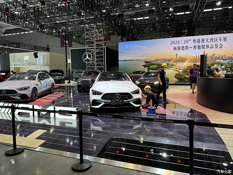 2024粤港澳大湾区车展上，梅赛德斯-AMG CLE 53正式上市，售价为71.88万元